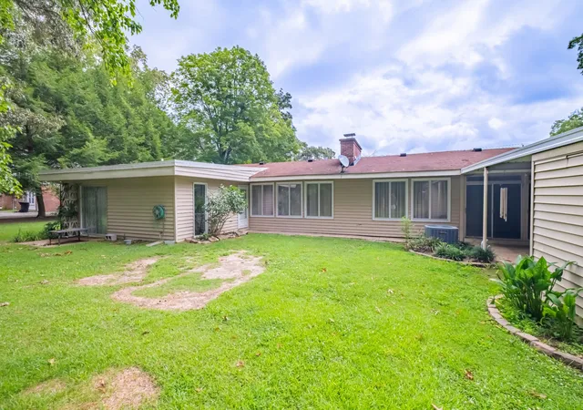 5th image of 1915 Country Club Dr, Tullahoma, TN 37388 | MLS# 3305329