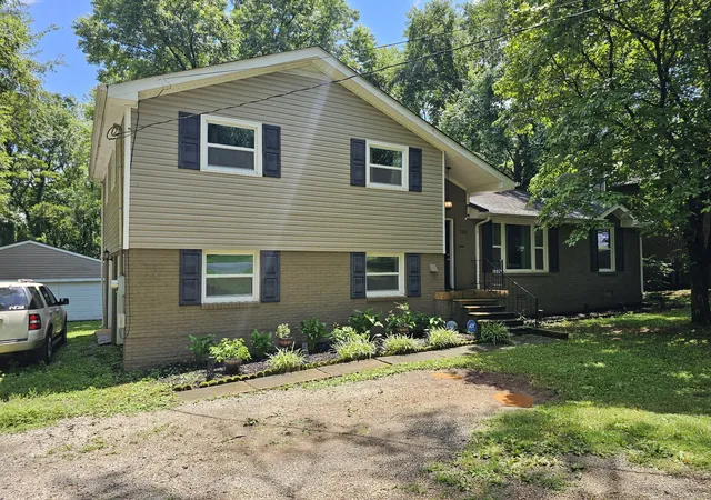 Photo 2 of Single family home for sale at 1215 Parkview Ter, Murfreesboro, TN 37130 | MLS# 3499766 | Listing updated on 2026-08-07