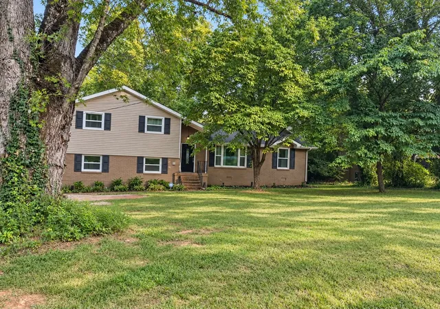 Photo 1 of Single family home for sale at 1215 Parkview Ter, Murfreesboro, TN 37130 | MLS# 3499766 | Listing updated on 2026-10-10