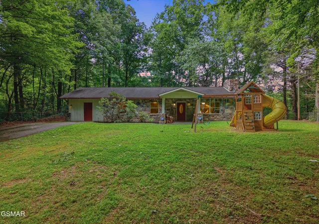 1st image of 220 Seaton Dr, Gatlinburg, TN 37738 | MLS# 3305413