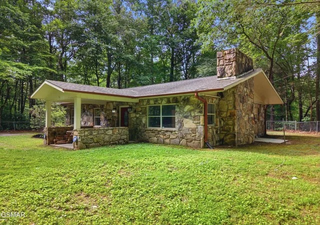 4th image of 220 Seaton Dr, Gatlinburg, TN 37738 | MLS# 3305413