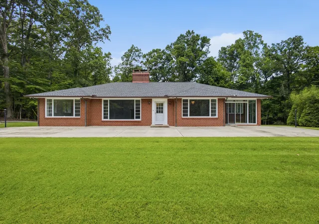 1st image of 140 Magna Vista Dr, Harriman, TN 37748 | MLS# 3305493