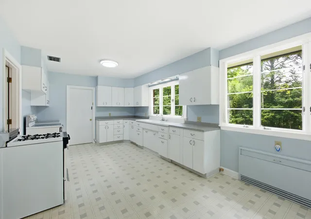 3rd image of 140 Magna Vista Dr, Harriman, TN 37748 | MLS# 3305493
