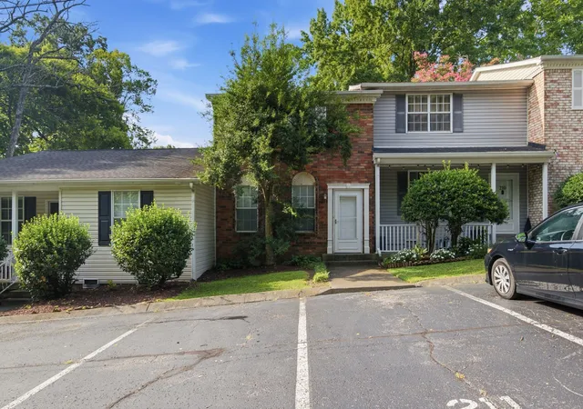 Photo 2 of Townhouse for sale at 211 Oak Grv Dr, Nashville, TN 37217 | MLS# 3305564 | Listing updated on 2026-07-24