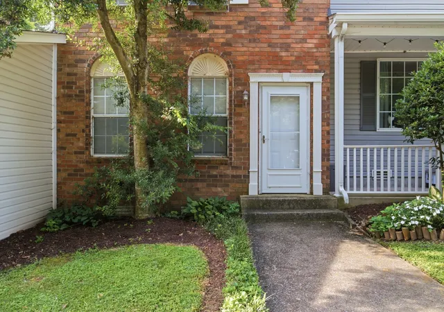 Photo 3 of Townhouse for sale at 211 Oak Grv Dr, Nashville, TN 37217 | MLS# 3305564 | Listing updated on 2026-07-24
