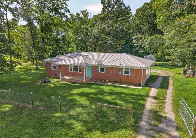 Photo 1 of Single family home for sale at 83 W Point Dr, Fayetteville, TN 37334 | MLS# 3305544 | Listing updated on 2026-09-27
