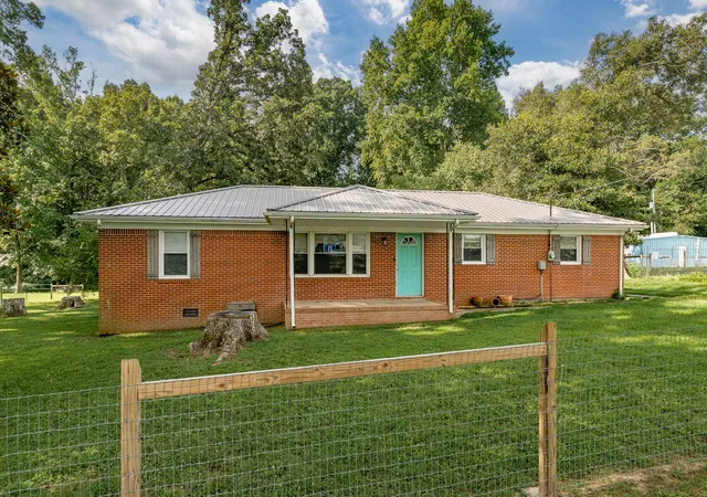 Photo 2 of Single family home for sale at 83 W Point Dr, Fayetteville, TN 37334 | MLS# 3305544 | Listing updated on 2026-09-27