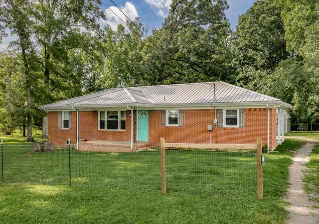 Photo 3 of Single family home for sale at 83 W Point Dr, Fayetteville, TN 37334 | MLS# 3305544 | Listing updated on 2026-09-27