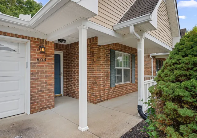 Photo 3 of Townhouse for sale at 404 Forest Glen Cir, Murfreesboro, TN 37128 | MLS# 3601472 | Listing updated on 2026-09-26