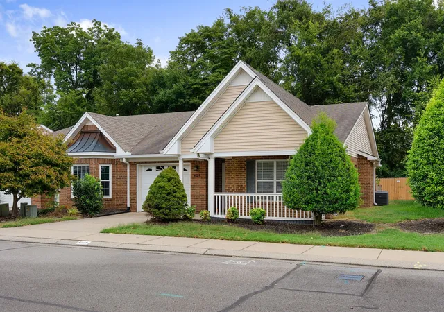 Photo 4 of Townhouse for sale at 404 Forest Glen Cir, Murfreesboro, TN 37128 | MLS# 3601472 | Listing updated on 2026-09-26