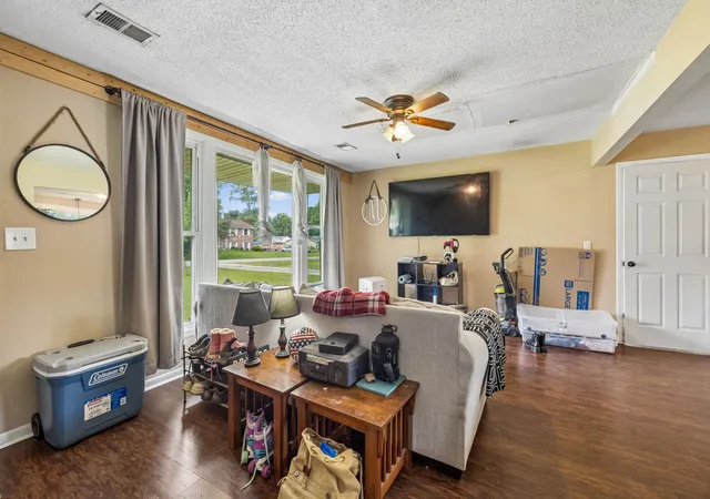 Photo 2 of Single family home for sale at 311 Rue Le Mans Dr, Clarksville, TN 37042 | MLS# 3308958 | Listing updated on 2026-09-06