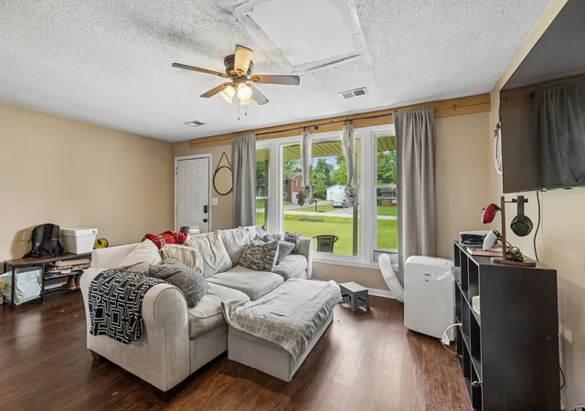 Photo 2 of Single family home for sale at 311 Rue Le Mans Dr, Clarksville, TN 37042 | MLS# 3308958 | Listing updated on 2026-09-06