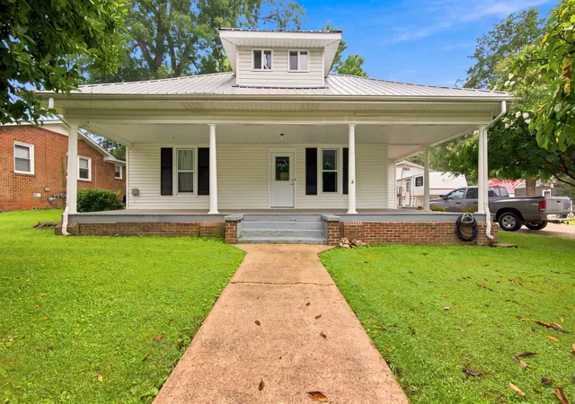 1st image of 404 S Jefferson St, Winchester, TN 37398 | MLS# 3306656