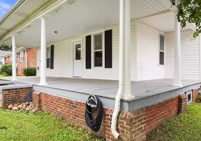 2nd image of 404 S Jefferson St, Winchester, TN 37398 | MLS# 3306656