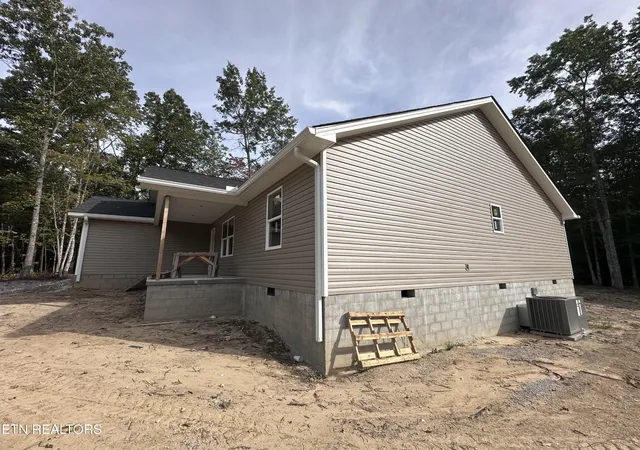 Photo 3 of Single family home for sale at 250 Stone Cliff Ln, Jamestown, TN 38556 | MLS# 3305740 | Listing updated on 2026-10-15