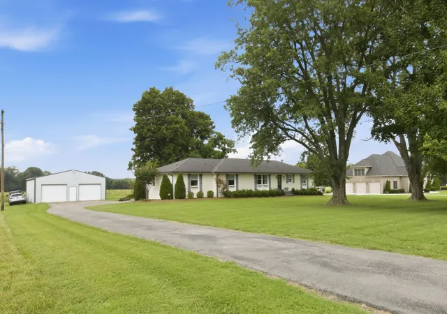 Photo 3 of Single family home for sale at 656 Spring Crk Ln, Lebanon, TN 37090 | MLS# 3306537 | Listing updated on 2026-09-18