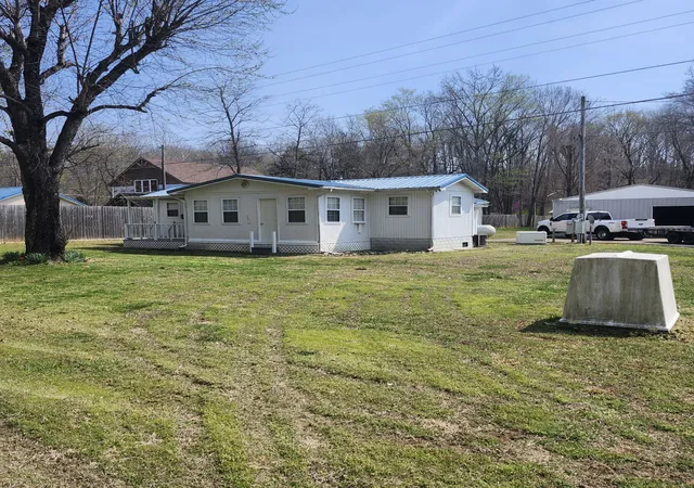 Photo 1 of Manufactured home for sale at 189 Leatherwood Lake Rd, Stewart, TN 37175 | MLS# 3307486 | Listing updated on 2026-08-06