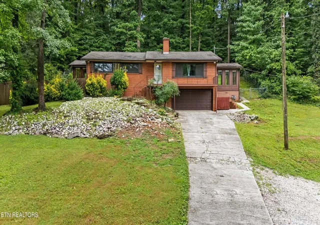 Photo 1 of Single family home for sale at 26182528 Shaler Ln, Knoxville, TN 37920 | MLS# 3305895 | Listing updated on 2026-10-01