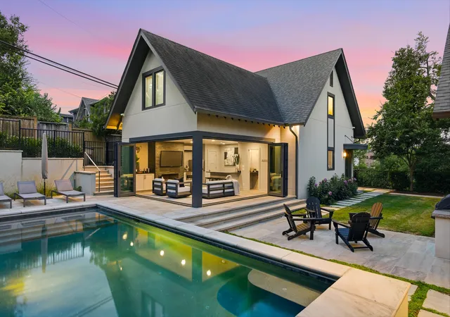 Photo 2 of Mansion for sale at 1915 Blair Blvd, Nashville, TN 37212 | MLS# 3592330 | Listing updated on 2026-09-27