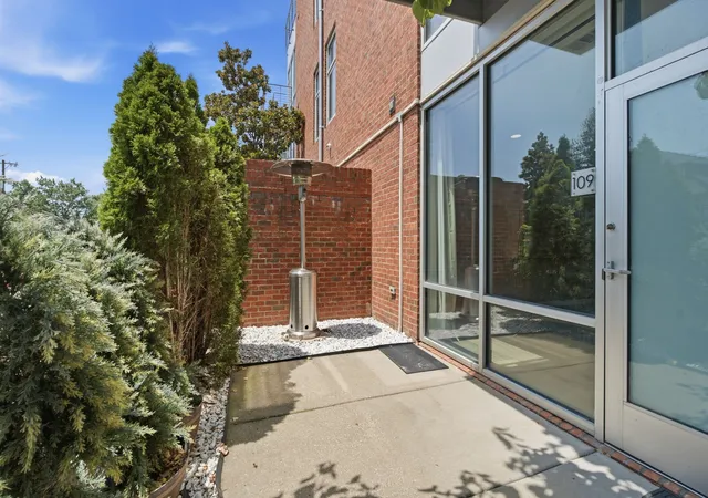 3rd image of 926 Woodland St, Nashville, TN 37206