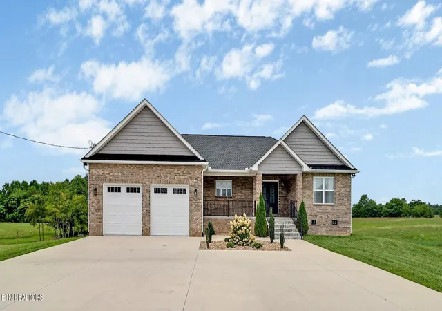 Photo 1 of Single family home for sale at 322 Randolph Rd, Crossville, TN 38571 | MLS# 3305974 | Listing updated on 2026-09-02