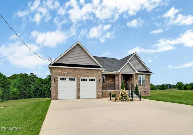 Photo 3 of Single family home for sale at 322 Randolph Rd, Crossville, TN 38571 | MLS# 3305974 | Listing updated on 2026-09-02