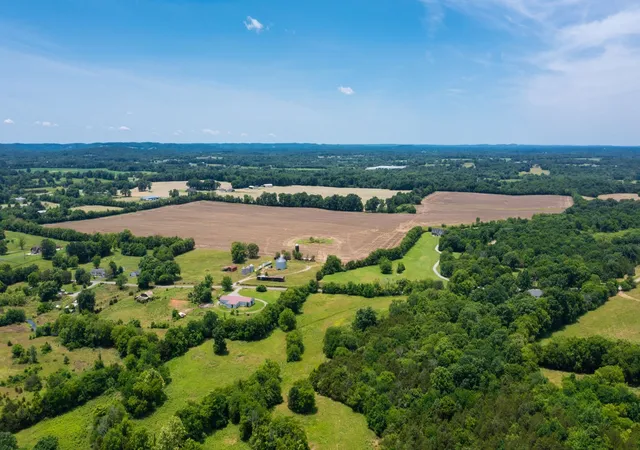 2nd image of 332 Coble Rd, Shelbyville, TN 37160 | MLS# 3305988