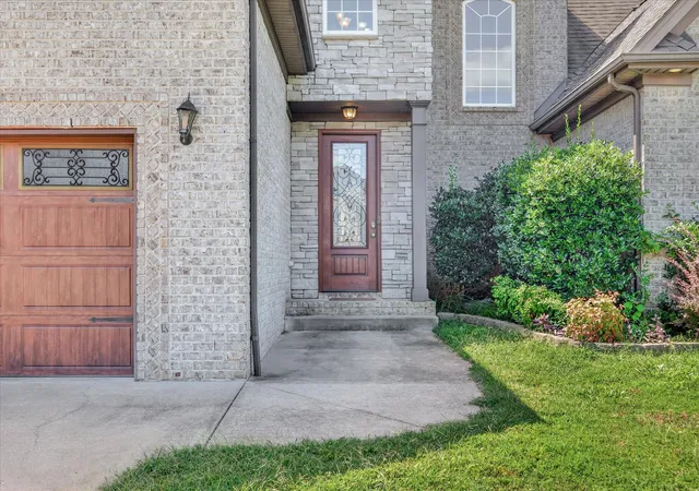 3rd image of 304 Retriever Ct, Clarksville, TN 37043 | MLS# 3319808