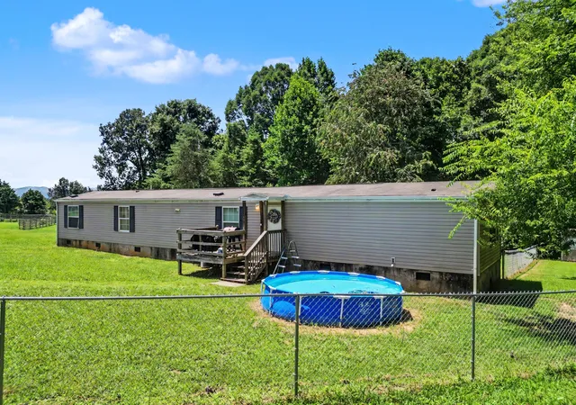 3rd image of 330 Oak Leaf Cir, Maryville, TN 37804 | MLS# 3306085