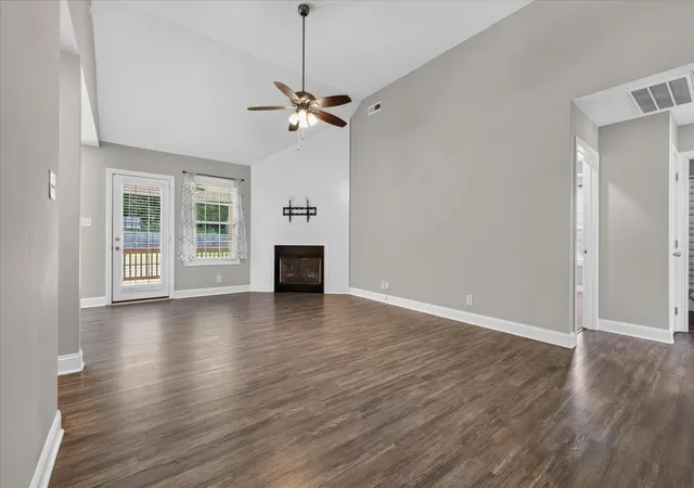 Photo 3 of Single family home for sale at 2893 Teakwood Dr, Clarksville, TN 37040 | MLS# 3511071 | Listing updated on 2026-10-12