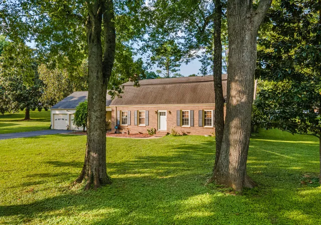 3rd image of 105 Cayce Valley Dr, Columbia, TN 38401 | MLS# 3306091
