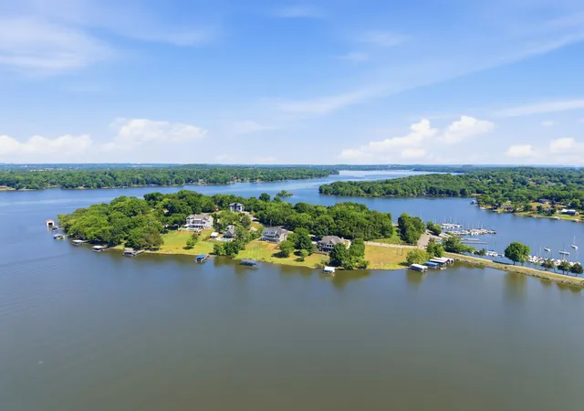 Photo 1 of Sale Pending at 305 Harbor Dr, Old Hickory, TN 37138 | MLS# 3306069 | Listing updated on 2026-10-01