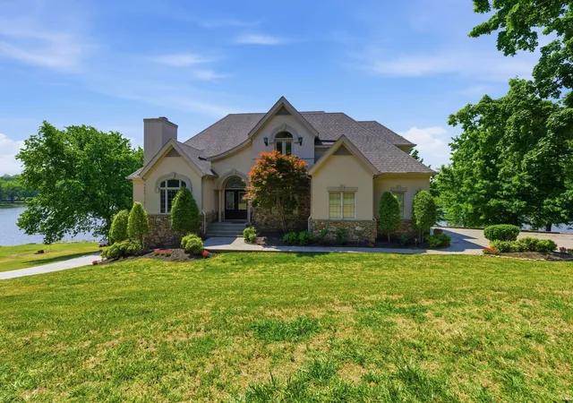 Photo 3 of Sale Pending at 305 Harbor Dr, Old Hickory, TN 37138 | MLS# 3306069 | Listing updated on 2026-10-01