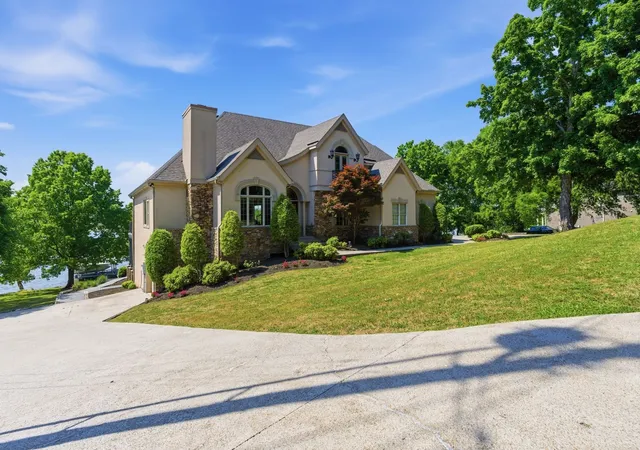 Photo 3 of Sale Pending at 305 Harbor Dr, Old Hickory, TN 37138 | MLS# 3306069 | Listing updated on 2026-10-01