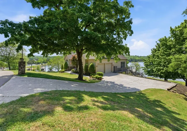 Photo 4 of Sale Pending at 305 Harbor Dr, Old Hickory, TN 37138 | MLS# 3306069 | Listing updated on 2026-10-01