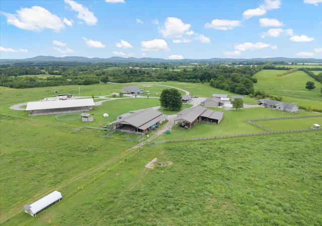 2nd image of 221 Eady Rd, Shelbyville, TN 37160 | MLS# 3306122
