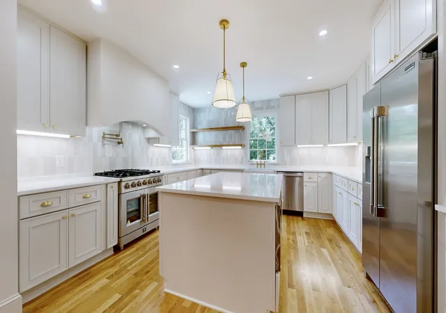 Photo 4 of Single family home for sale at 402 Lynnwood Blvd, Nashville, TN 37205 | MLS# 3306145 | Listing updated on 2026-09-03