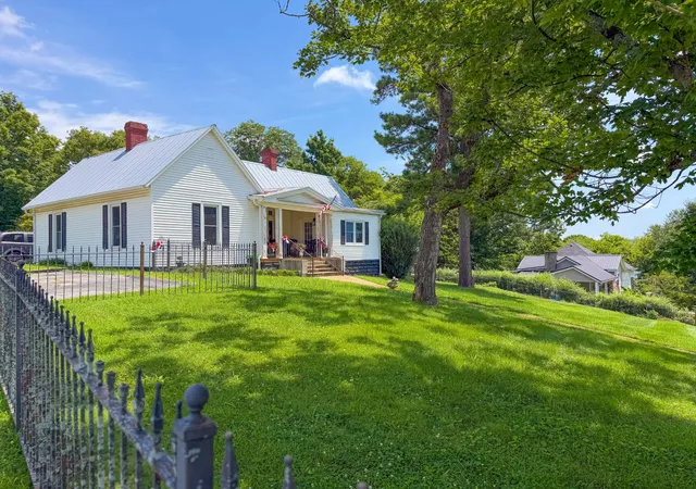 1st image of 612 W Jefferson St, Pulaski, TN 38478 | MLS# 3306197