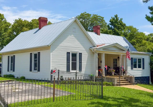 2nd image of 612 W Jefferson St, Pulaski, TN 38478 | MLS# 3306197