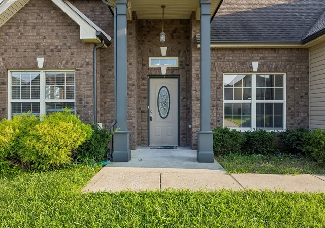 Photo 2 of Single family home for sale at 1004 Thrasher Dr, Clarksville, TN 37040 | MLS# 3306309 | Listing updated on 2026-08-19