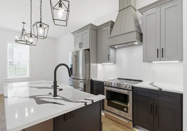 Photo 4 of Single family home for sale at 2310 18th Avenue N, Nashville, TN 37208 | MLS# 3306230 | Listing updated on 2026-09-06