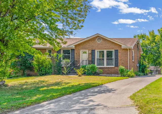 Photo 1 of Single family home for sale at 208 Aster Dr, Clarksville, TN 37042 | MLS# 3309349 | Listing updated on 2026-09-12