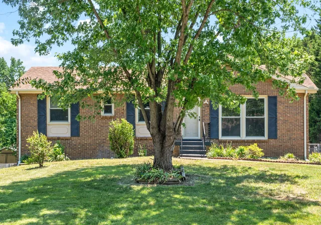 2nd image of 208 Aster Dr, Clarksville, TN 37042 | MLS# 3309349