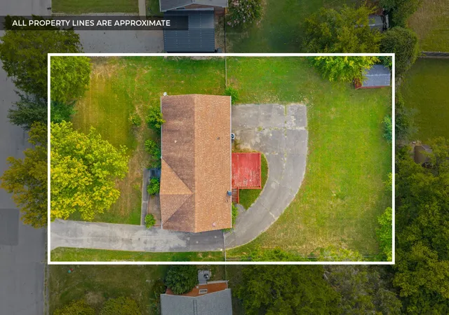 Photo 2 of Single family home for sale at 208 Aster Dr, Clarksville, TN 37042 | MLS# 3309349 | Listing updated on 2026-09-12