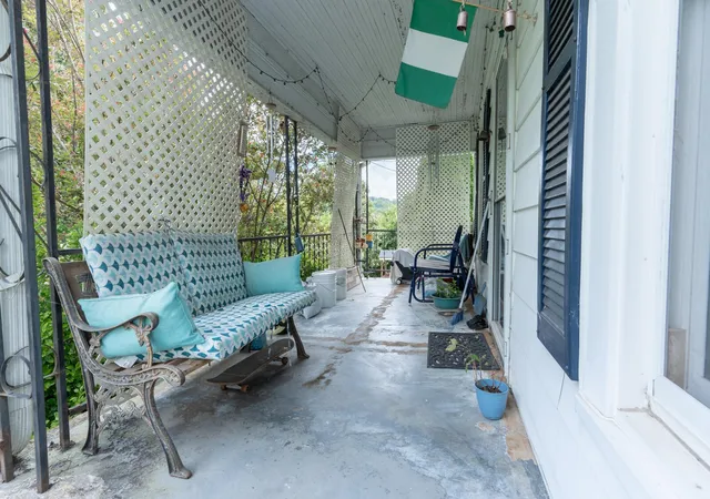Photo 2 of Single family home for sale at 304 Signal View St, Chattanooga, TN 37415 | MLS# 3306243 | Listing updated on 2026-08-04