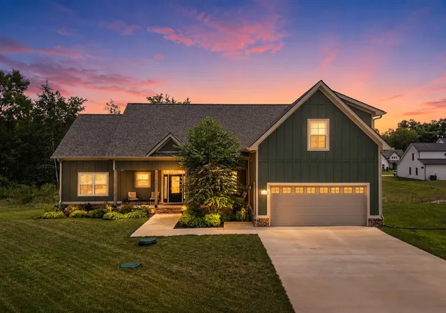 Photo 1 of Single family home for sale at 3002 Bootknife Dr, Bell Buckle, TN 37020 | MLS# 3500831 | Listing updated on 2026-10-09