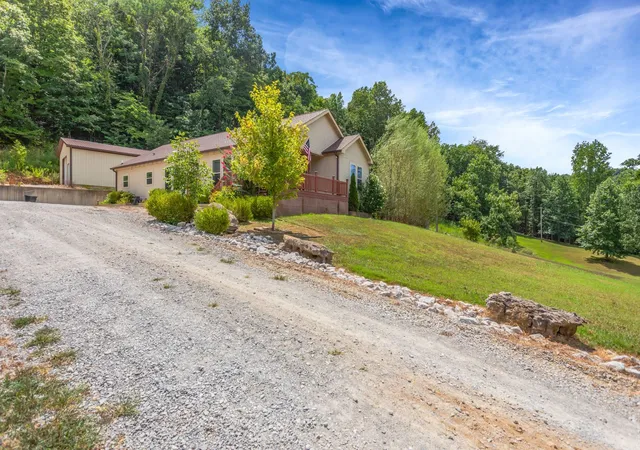 Photo 2 of Manufactured home for sale at 2071 Preacher Holt Rd, Mount Pleasant, TN 38474 | MLS# 3306551 | Listing updated on 2026-10-17