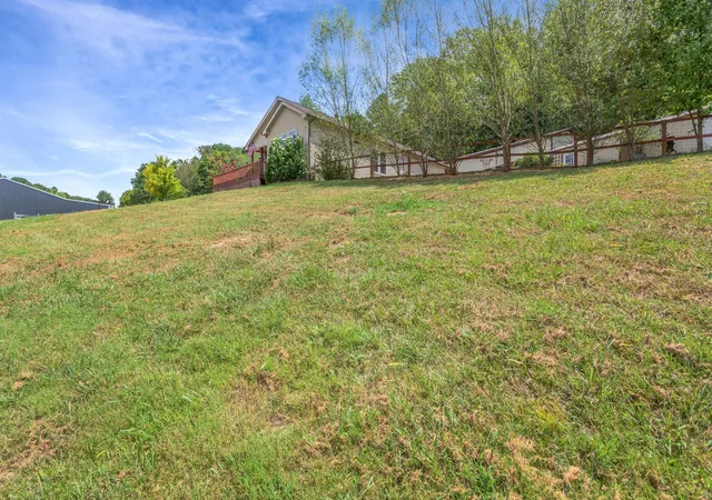 Photo 3 of Manufactured home for sale at 2071 Preacher Holt Rd, Mount Pleasant, TN 38474 | MLS# 3306551 | Listing updated on 2026-10-17