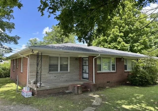 Photo 2 of Single family home for sale at 5002 Collinwood Dr, Clarksville, TN 37042 | MLS# 3306508 | Listing updated on 2026-09-03