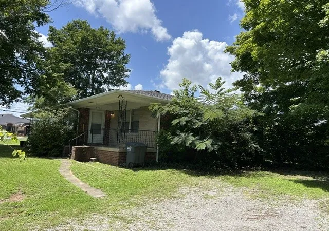 Photo 4 of Single family home for sale at 5002 Collinwood Dr, Clarksville, TN 37042 | MLS# 3306508 | Listing updated on 2026-09-03